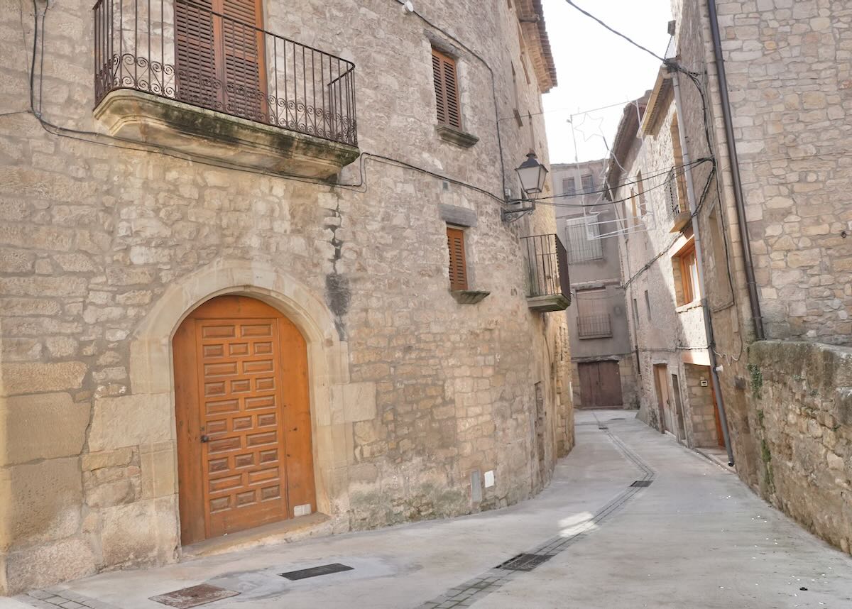 Calle de piedra en l'Espluga Calba